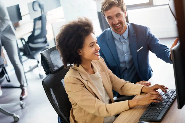 Programmeurs Travaillant Dans Bureau Entreprise Développement Logiciel — Photo