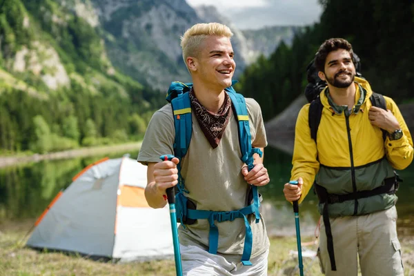 Group Friends Backpacks Doing Trekking Excursion Mountain Trekker Sport Hike — Stock Photo, Image