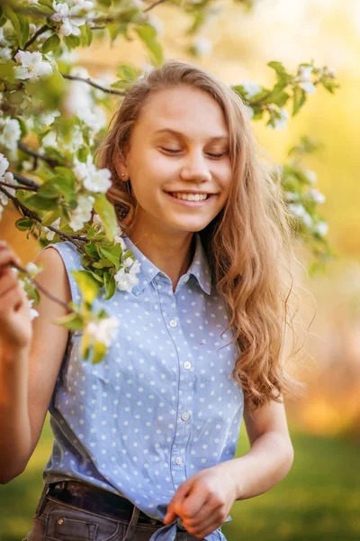 Joyful Funny Teen Girl Walk Flower Garden — Stock Photo, Image