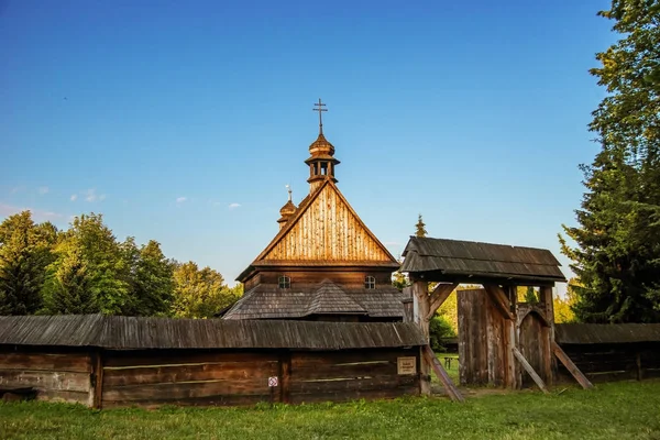 Παλιά Ξύλινη Εκκλησία Στο Χωριό Από Πολωνία Ευρώπη — Φωτογραφία Αρχείου