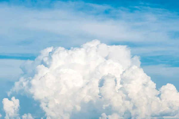 Awan Putih Langit Biru Tekstur — Stok Foto