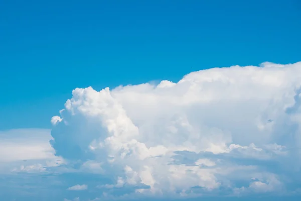 Awan Putih Langit Biru Tekstur — Stok Foto