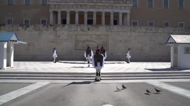 Atenas Grecia 2018 Guardias Servicio Ceremonial Palacio Del Parlamento Conmemora — Vídeos de Stock