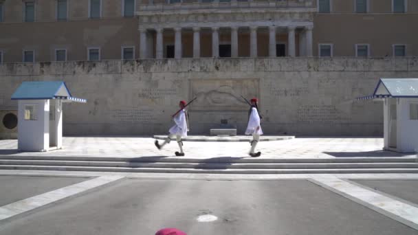 Aten Grekland 2018 Vakter Ceremoniella Tull Vid Parlamentet Palace Hedrar — Stockvideo