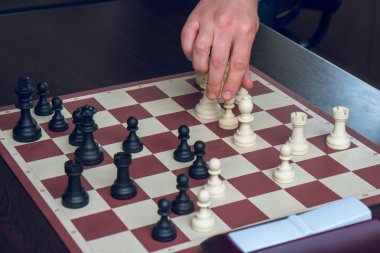 Adam satranç, aklın başarısı.