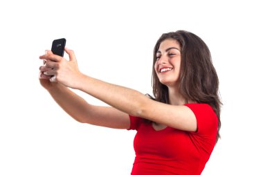 Neşeli çekici genç sporcumuz cep telefonunuzun ve beyaz arka plan üzerinde.