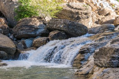Kinchkha Şelalesi ve Kutaisi, Gürcistan yakınındaki küçük Kanyon.