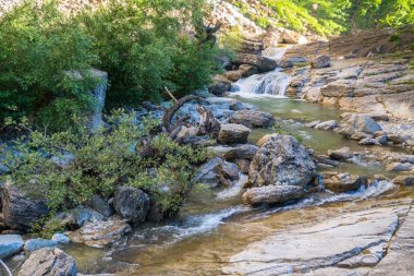 Kinchkha Şelalesi ve Kutaisi, Gürcistan yakınındaki küçük Kanyon.