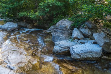 Kinchkha Şelalesi ve Kutaisi, Gürcistan yakınındaki küçük Kanyon.