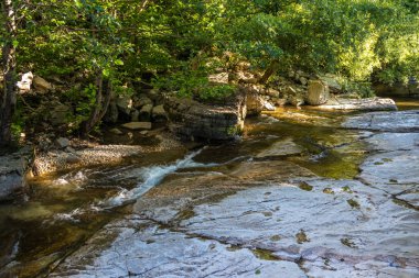 Kinchkha Şelalesi ve Kutaisi, Gürcistan yakınındaki küçük Kanyon.