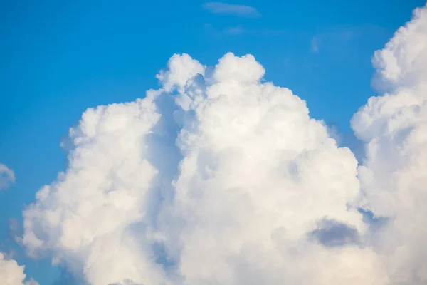 Langit Biru Dan Awan Putih Pada Hari Waktu Untuk Penggunaan — Stok Foto