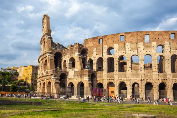 Roma, İtalya - 22.06.2018: Roma, İtalya, Colosseum. Roma Colosseum ana seyahat konumlar biridir.