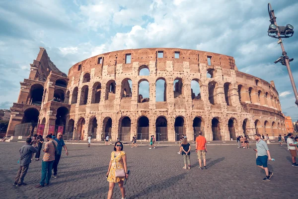 Roma, İtalya - 22.06.2018: Roma, İtalya, Colosseum. Roma Colosseum ana seyahat konumlar biridir.