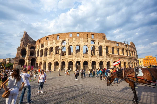 Roma, İtalya - 22.06.2018: Roma, İtalya, Colosseum. Roma Colosseum ana seyahat konumlar biridir.