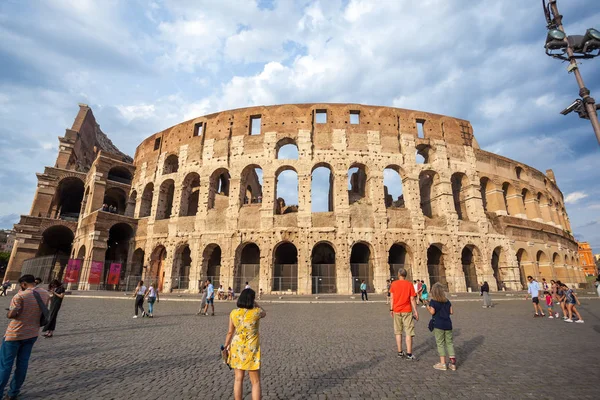Roma, İtalya - 22.06.2018: Roma, İtalya, Colosseum. Roma Colosseum ana seyahat konumlar biridir.