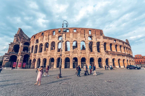 Roma, İtalya - 22.06.2018: Roma, İtalya, Colosseum. Roma Colosseum ana seyahat konumlar biridir.