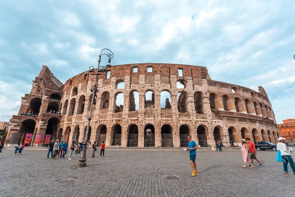 Roma, İtalya - 22.06.2018: Roma, İtalya, Colosseum. Roma Colosseum ana seyahat konumlar biridir.