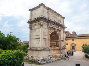 Rome, İtalya - 22.06.2018: Kemer üzerinde İmparator Titus Via Sacra, Rome.