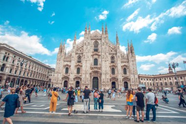 Milan, İtalya - 25.06.2018: Katedral kilise, Lombardiya'daki Milano, Kuzey İtalya Milano Katedrali'ne olan.