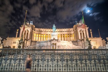 Vittorio Emmanuel II Anıtı Roma Venedik Meydanı, gece, İtalya.