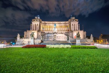 Vittorio Emmanuel II Anıtı Roma Venedik Meydanı, gece, İtalya.