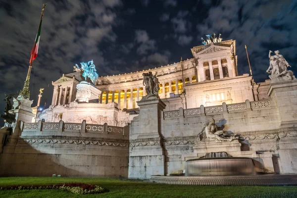 Vittorio Emmanuel II Anıtı Roma Venedik Meydanı, gece, İtalya.