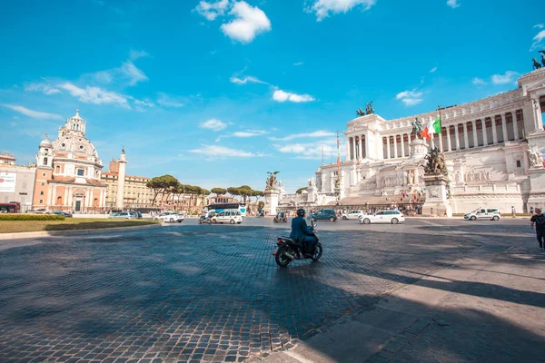 Rome, İtalya - 22.06.2018: Venedik Meydanı Roma ve Victor Emmanuel anıt.