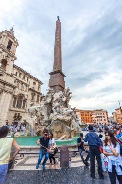 Rome, İtalya - 23.06.2018: Piazza Navona, Roma, ünlü çeşmesinin en güzel kareler.