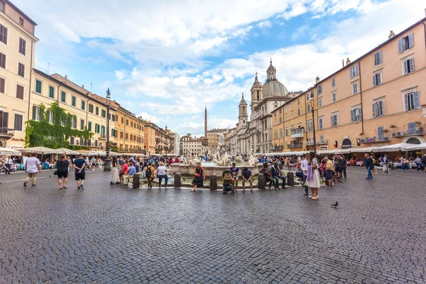 Rome, İtalya - 23.06.2018: Piazza Navona, Roma, ünlü çeşmesinin en güzel kareler.