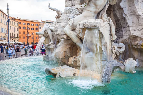 Rome, İtalya - 23.06.2018: Piazza Navona, Roma, ünlü çeşmesinin en güzel kareler.