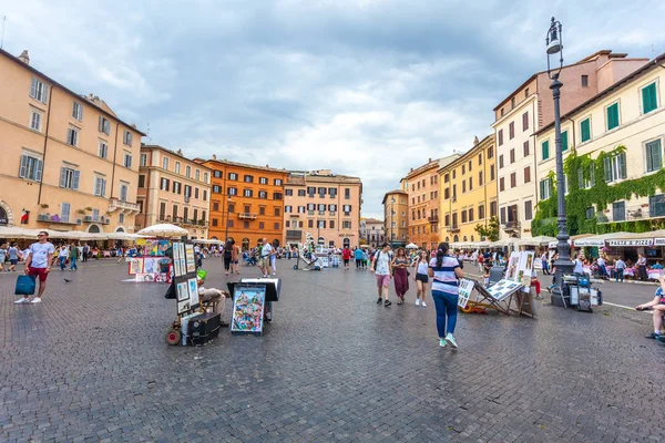 Rome, İtalya - 23.06.2018: Piazza Navona, Roma, ünlü çeşmesinin en güzel kareler.