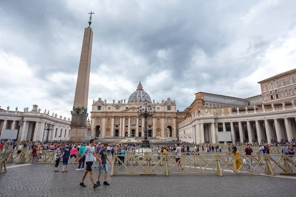 Rome Olaszország 2018 Szent Péter Tér Vatikáni Szent Péter Székesegyházra — Stock Fotó