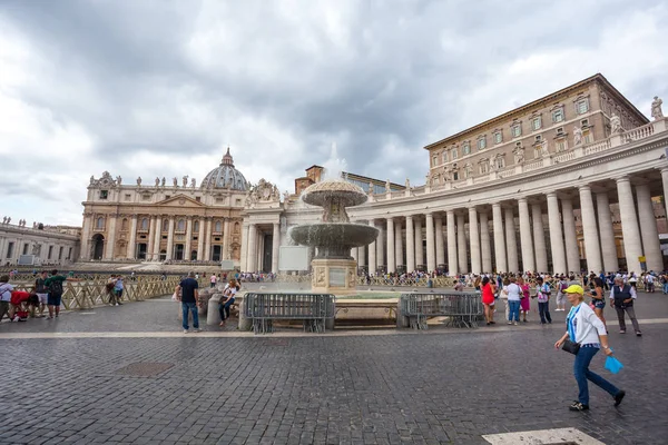 Rome Olaszország 2018 Szent Péter Tér Vatikáni Szent Péter Székesegyházra — Stock Fotó