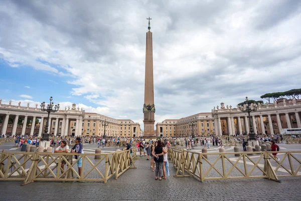 Rome Olaszország 2018 Szent Péter Tér Vatikáni Szent Péter Székesegyházra — Stock Fotó