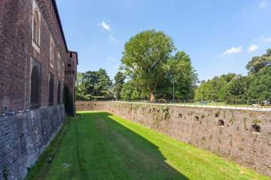 Sforza Kalesi (Castello Sforzesco) bir kalesidir, Milano, İtalya.
