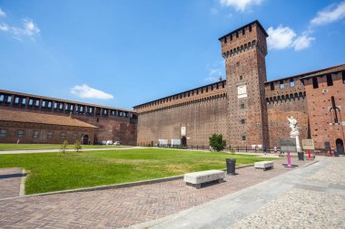 Sforza Kalesi (Castello Sforzesco) bir kalesidir, Milano, İtalya.