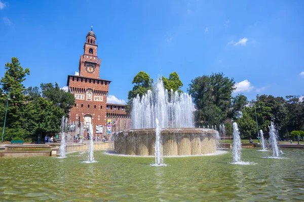 Milán Itálie 2018 Sforza Hrad Castello Sforzesco Fontána Před — Stock fotografie