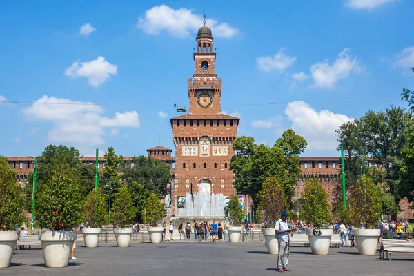 Milán Itálie 2018 Sforza Hrad Castello Sforzesco Fontána Před — Stock fotografie