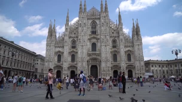 Milan Italy 2018 People Walking Duomo Cathedral Square — Stock Video