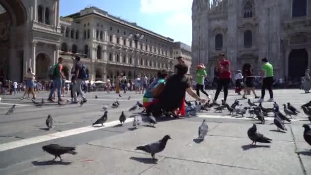 Milán Italia 2018 Gente Caminando Por Plaza Catedral Del Duomo — Vídeos de Stock