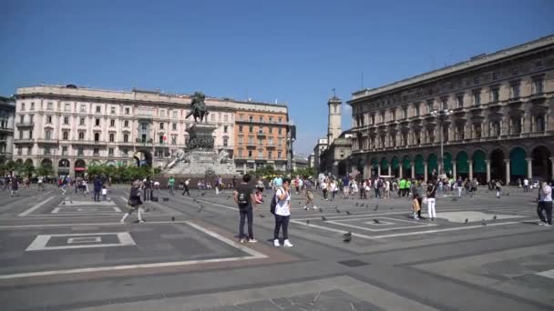 Milán Italia 2018 Gente Caminando Por Plaza Catedral Del Duomo — Vídeo de stock