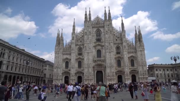 Milan Italy 2018 People Walking Duomo Cathedral Square — Stock Video