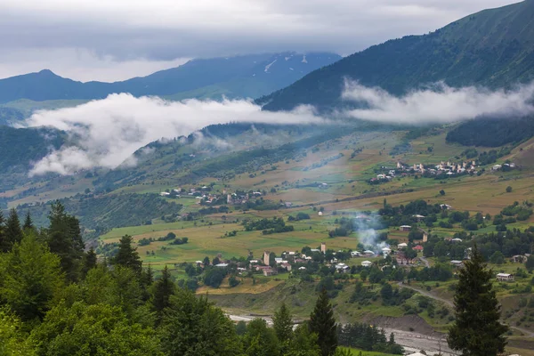 Hermosa Vista Los Pueblos Svaneti Con Torres Medievales — Foto de Stock