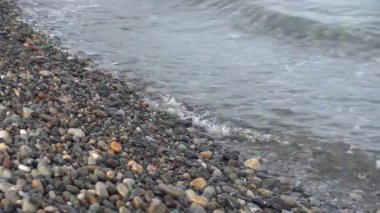 Dalgalar Kvariati sahilde, Acara, Gürcistan