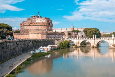 melek Kalesi Aziz ve Roma'da tiber Nehri Köprüsü.