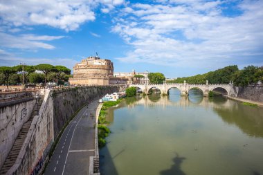 melek Kalesi Aziz ve Roma'da tiber Nehri Köprüsü.