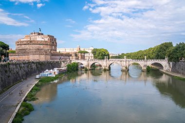 melek Kalesi Aziz ve Roma'da tiber Nehri Köprüsü.