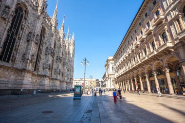 Milan, İtalya - 25.06.2018: Katedral kilise, Lombardiya'daki Milano, Kuzey İtalya Milano Katedrali'ne olan