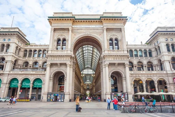 意大利米兰 2018 维托利奥艾玛努艾拉广场的入口处 米兰大教堂 伦巴第 — 图库照片