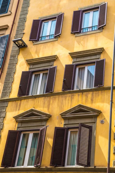 Typické Windows Florence Architektury Monumentální Budově Florencie Itálie — Stock fotografie